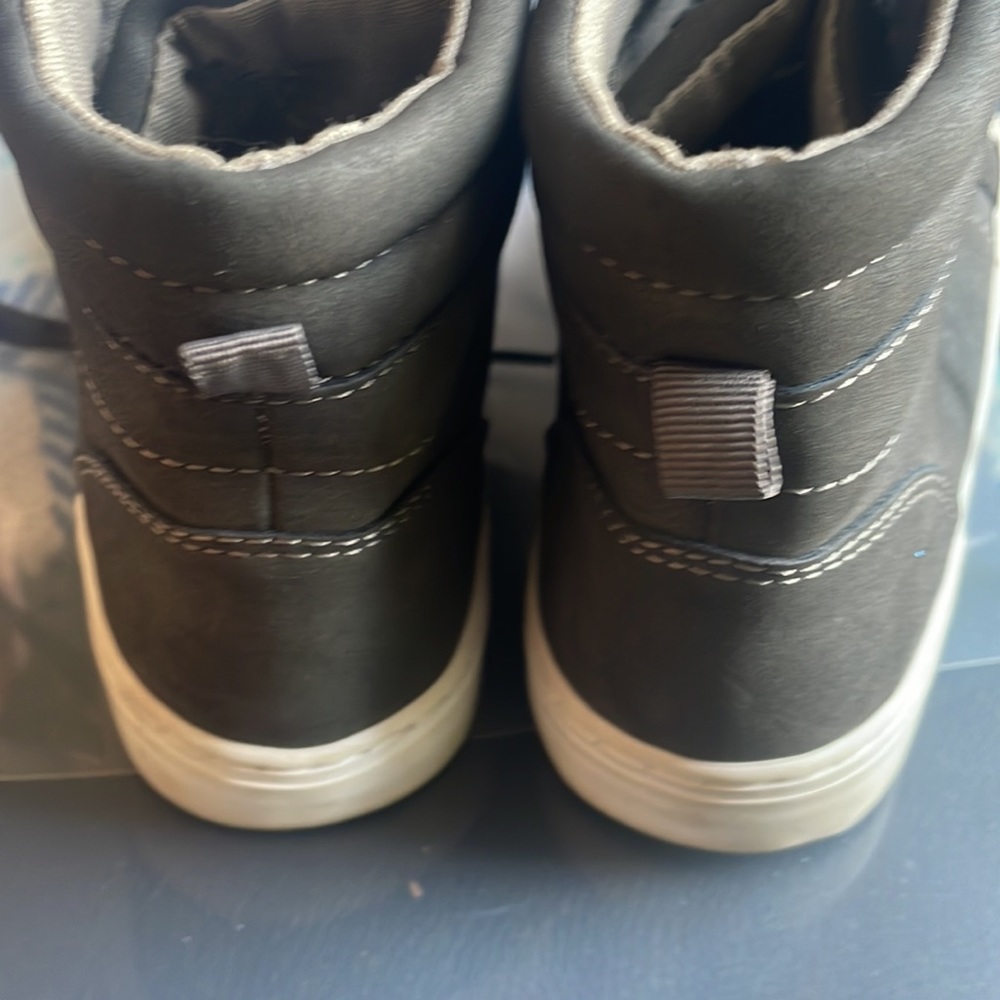 Old navy kicks - Picture 3 of 5